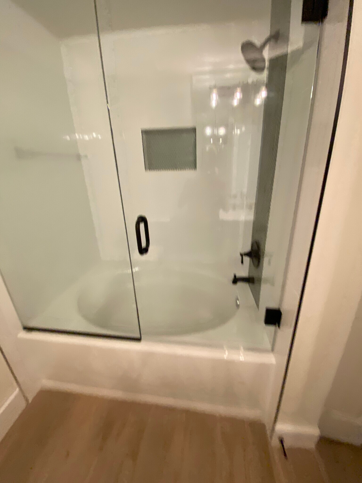 Seamless Glass Enclosure - 9833 Baywinds Dr