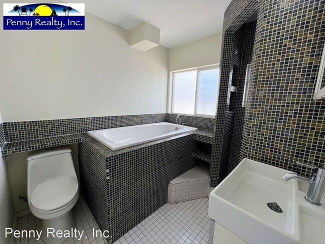 Building Photo - 1 br, 1 bath House - 4777 Santa Cruz Ave.