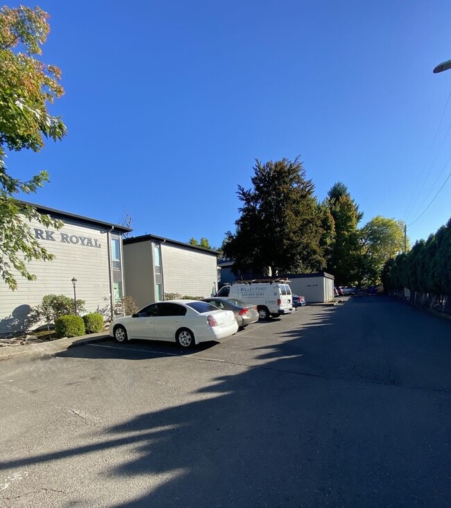 Building Photo - Rent Special: 1/2 Off April's Rent!! - Upstairs 2 Bedroom Unit