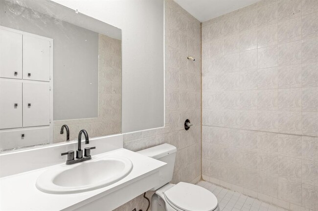 Building Photo - 10425 Quail Ridge Dr
