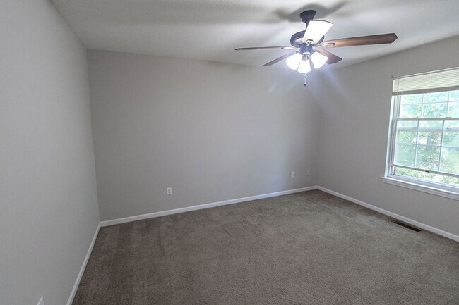 Building Photo - 5567-5569 Pinehurst Ln.