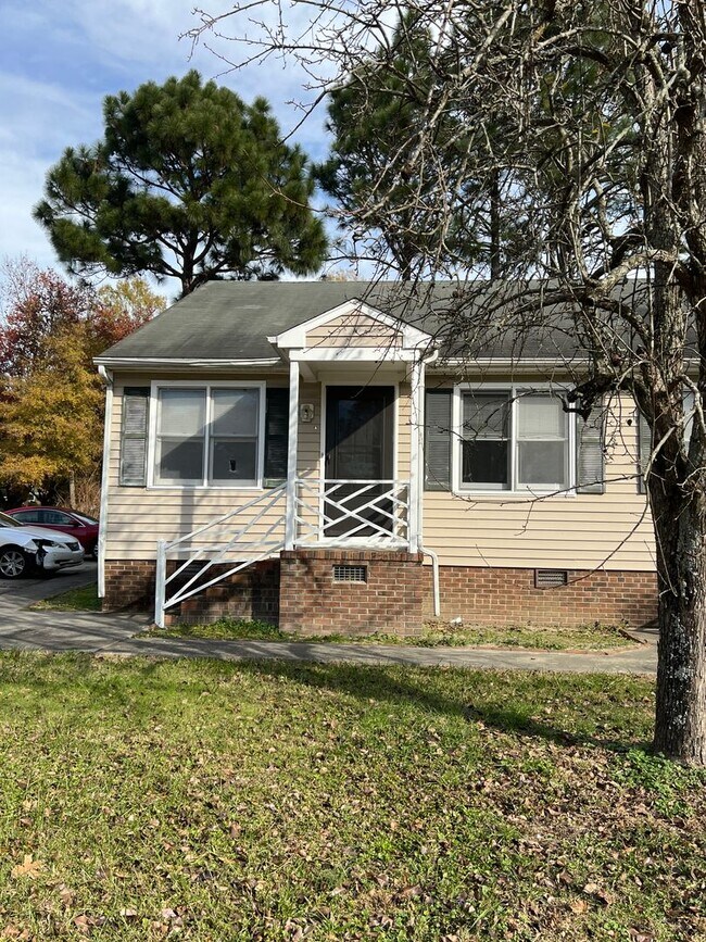 Building Photo - 123 Harper St