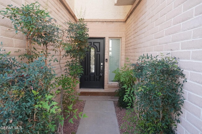 Building Photo - 4614 N Stanton St