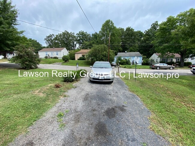 Building Photo - Two Bedroom Home In Salem with Spacious Ya...