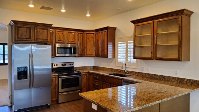 Building Photo - Three Bedroom with Amazing Views