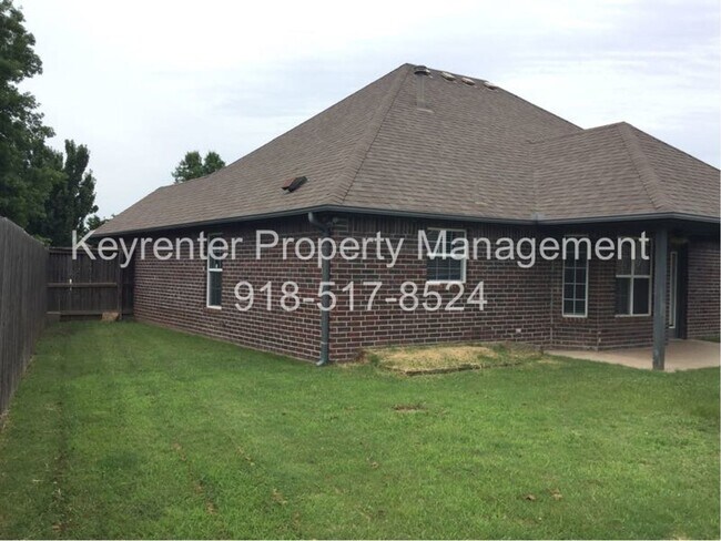Building Photo - 3-Bed, 2-Bath Large Home in Claremore