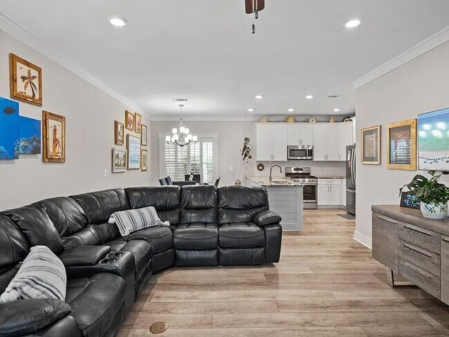 Building Photo - Gorgeous newer 2-Story, 4 bedroom Home in ...