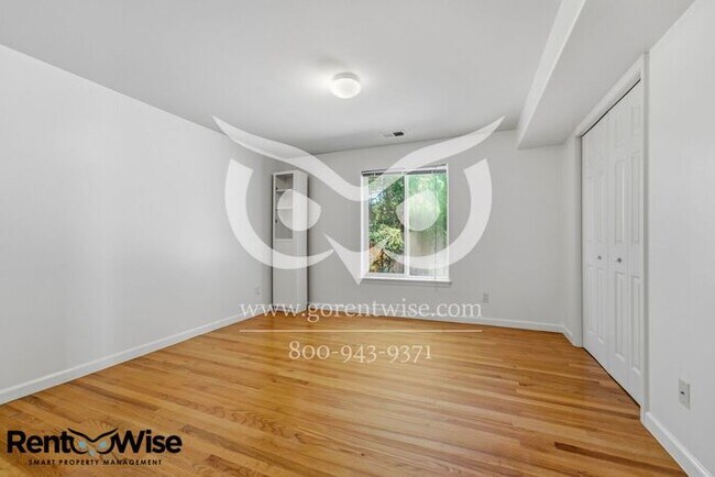 Building Photo - 190 Forest Knolls Dr