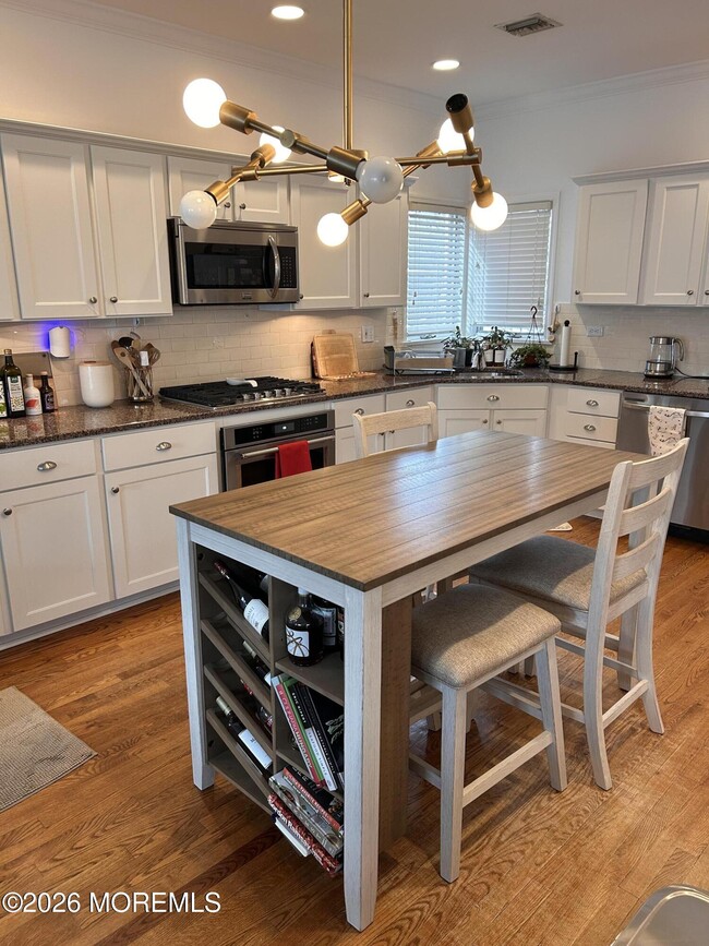 Building Photo - 6 Cook St