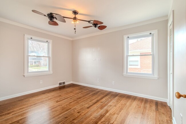 Building Photo - Charming 3-Bed, 2-Bath Brick Ranch in Saint Clair Shores – Move-In Ready!