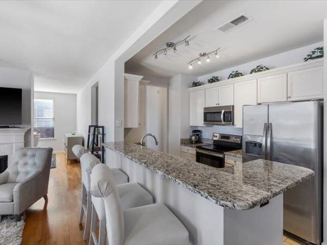 Building Photo - 580 S Main St