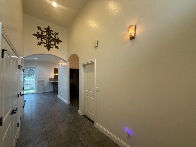 Building Photo - ***JUST REDUCED!!!*** 2-Bedroom, 2-bathroom single level home located in Country Club Villas in L...