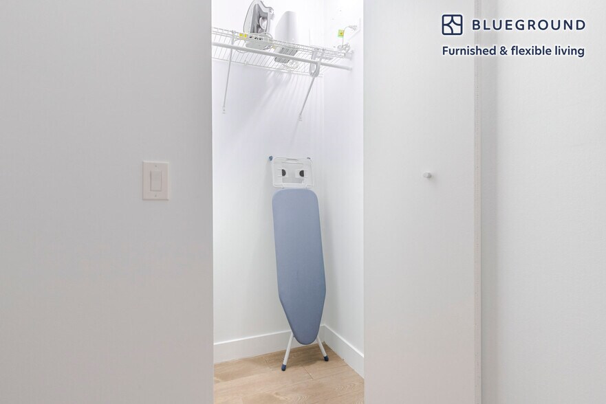 Building Photo - 2625 N Clark St