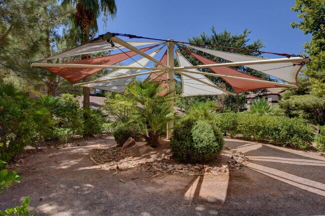 Building Photo - Ground Floor 2BD/2BA Condo in Gated Henderson Community – Resort-Style Amenities!