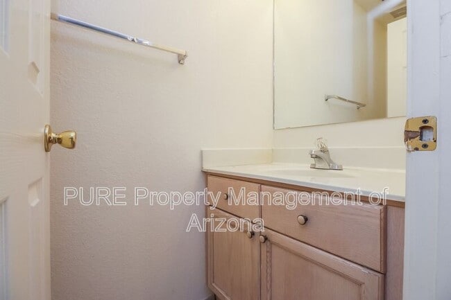 Building Photo - 1117 W Mango Dr