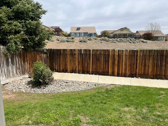 Building Photo - Beautiful 3 Bed, 2 Bath Home with 2-Car Garage in Desirable Sparks Neighborhood