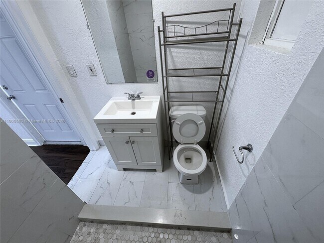 Building Photo - 1025 NW 7th Ave