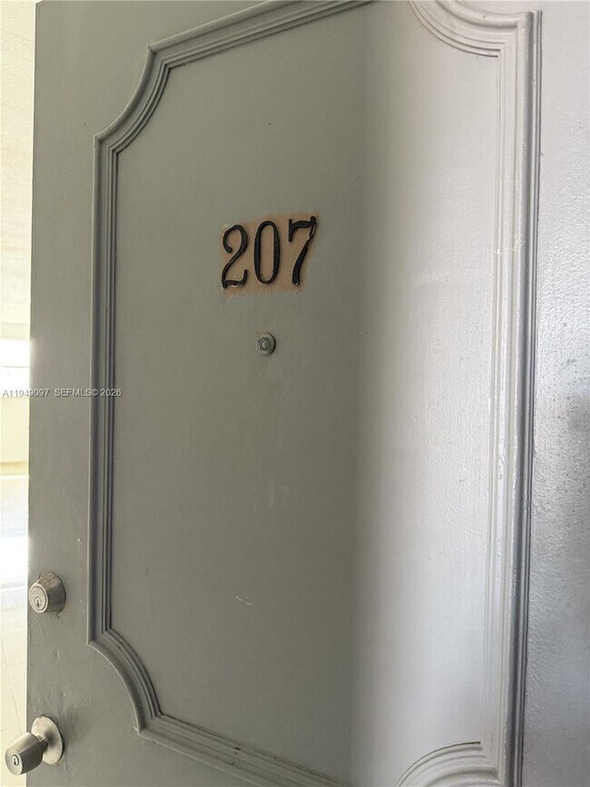 Building Photo - 300 NE 1st Ct