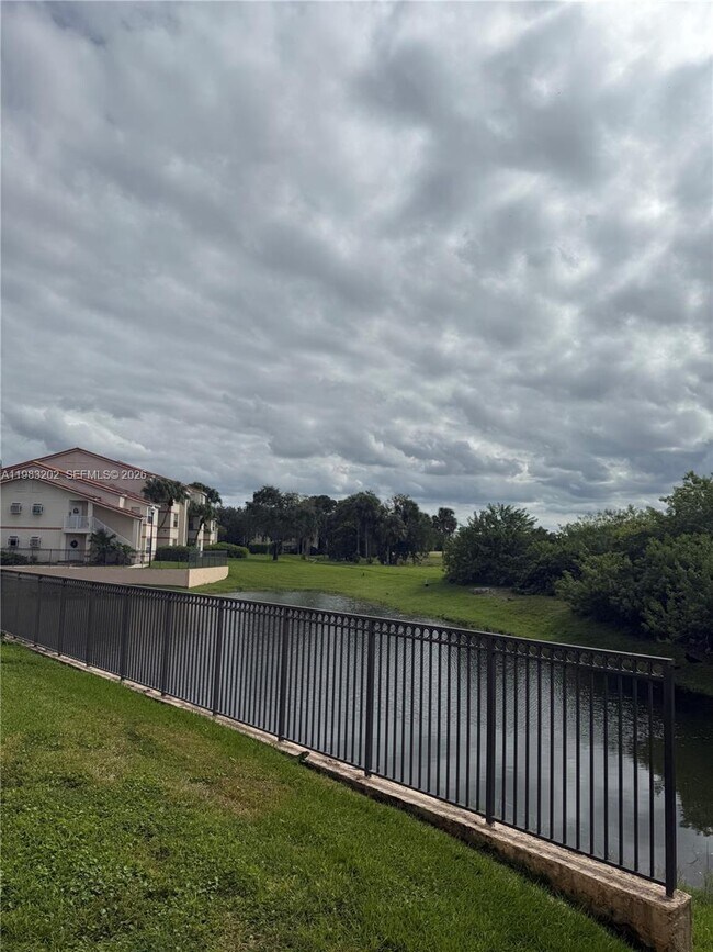 Building Photo - 3310 Pinewalk Dr N