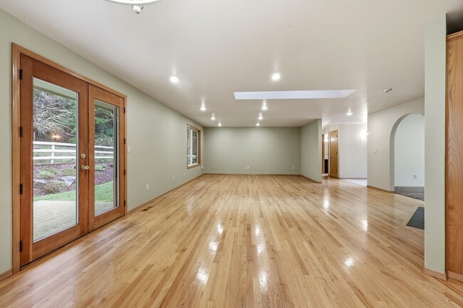 Building Photo - Move in ready! 3 bed, den, 2 bath rambler on 4.62 acres with pasture in Tumwater School District.