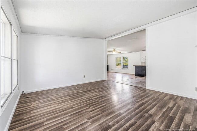 Building Photo - 105 Valley Forge Way N