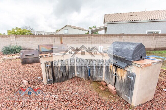 Building Photo - 2805 S Abbey Cir