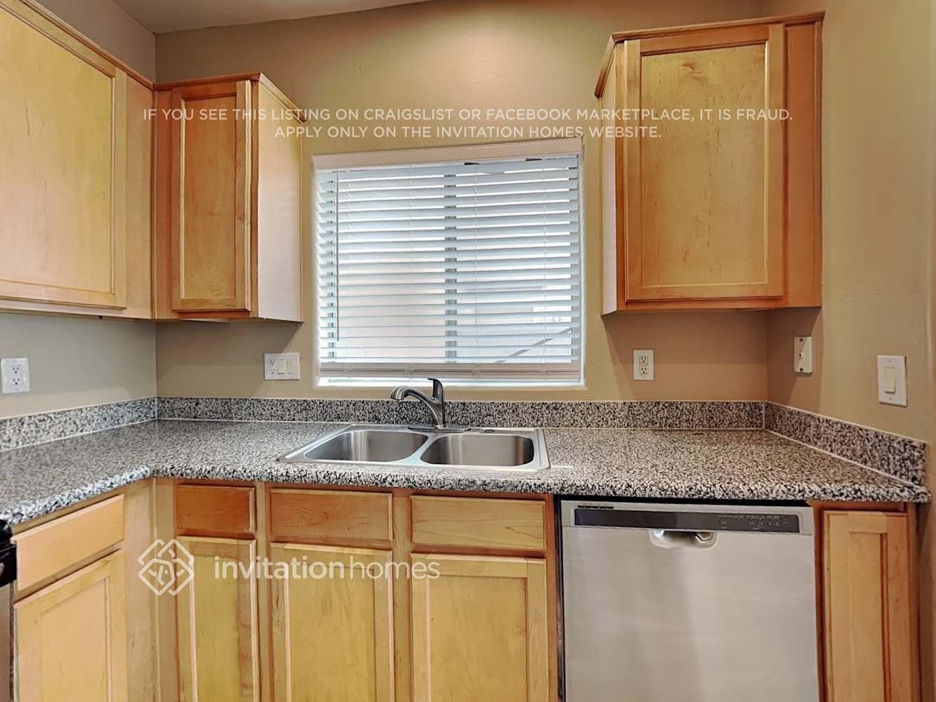 Building Photo - 4648 E Laurel Ave