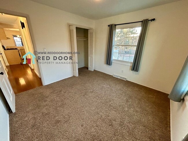 Building Photo - Modern 2 Bed / 1 Bath Duplex | Prime Great Falls Location |