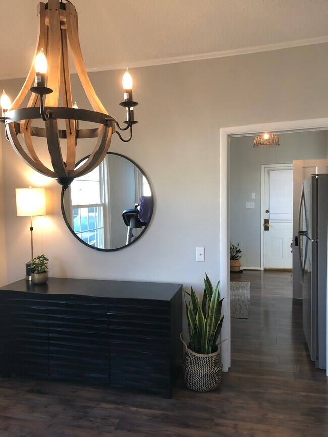 Building Photo - 1623 S State St