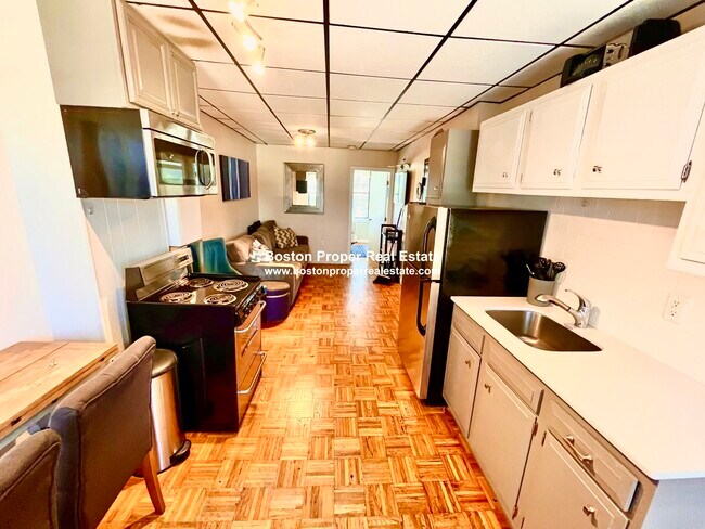 Building Photo - 42 Lomasney Way