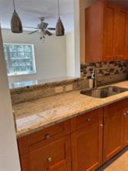 Building Photo - 1407 NE 56th St