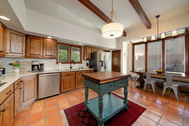 Building Photo - Stunning 4-Bedroom Albuquerque Foothill Ho...