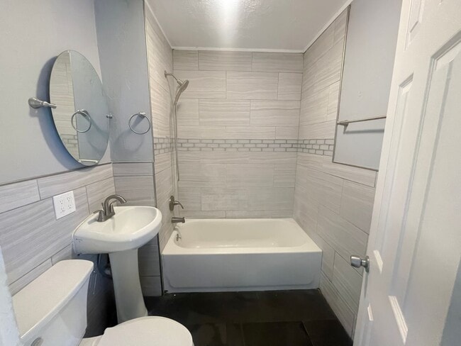 Building Photo - 312 E Sanger St