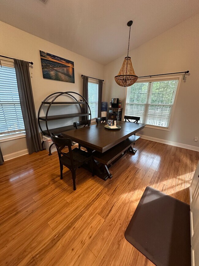 Building Photo - 1846 Camelot Dr SW