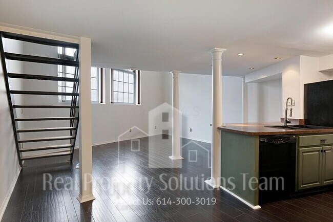 Building Photo - Downtown Condo!