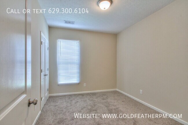 Building Photo - 126 Trenton Ln