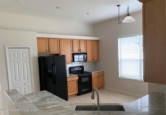 Building Photo - 1227 Hasley Pl