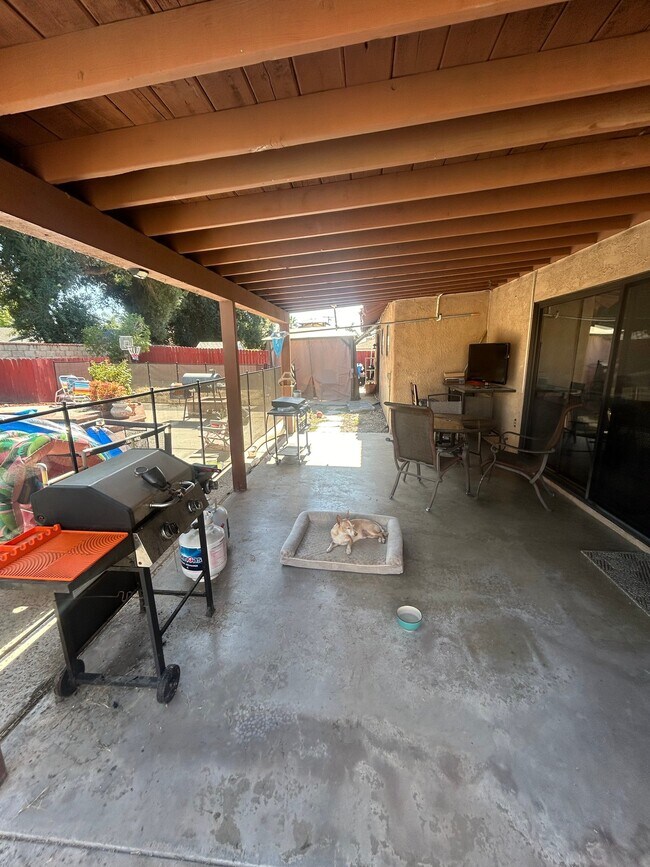 Building Photo - 41633 Whittier Ave