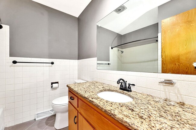 Building Photo - Coming available in February!