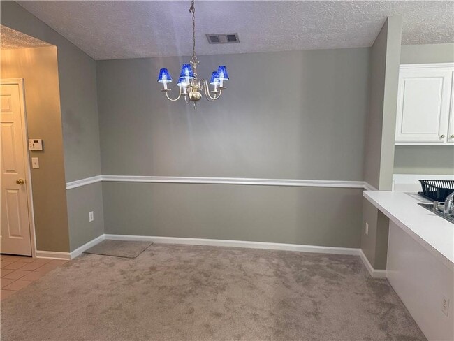 Building Photo - 1001 Holly Dr