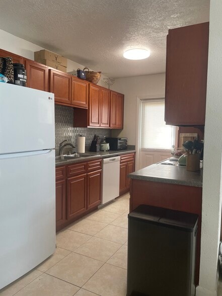 Kitchen with side door - 407 Tyler Ave