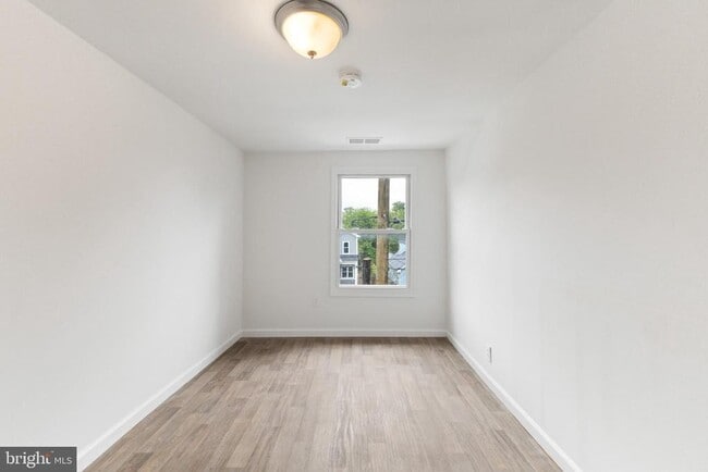 Building Photo - 211 Broad St