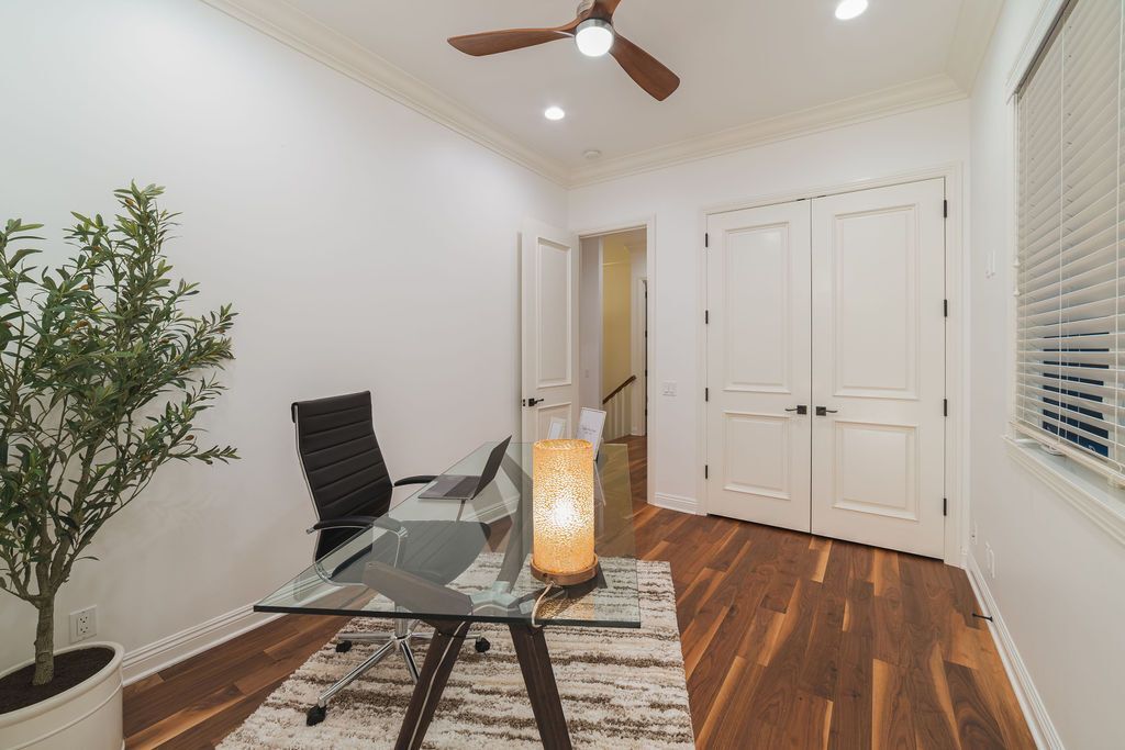 Building Photo - 700 Acacia Ave