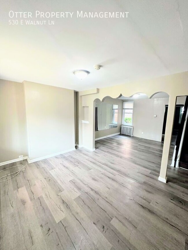 Building Photo - 530 E Walnut Ln