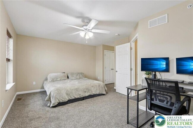 Building Photo - 270 Milkweed Dr