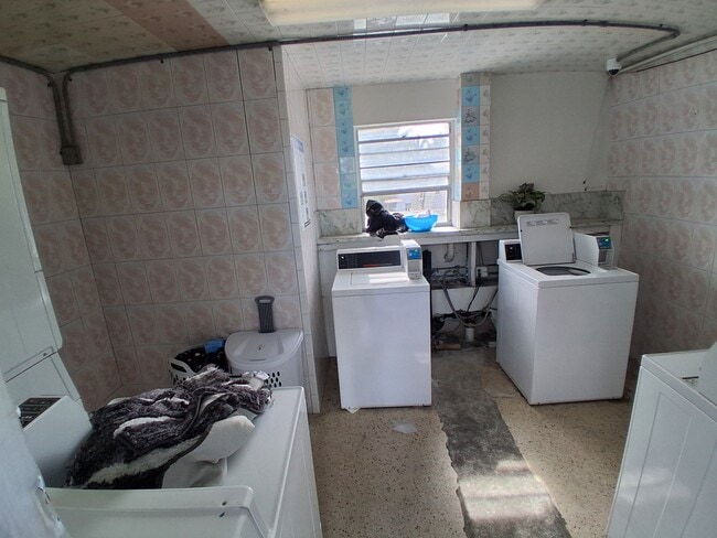 Building Photo - 4130 SW 24th Ct