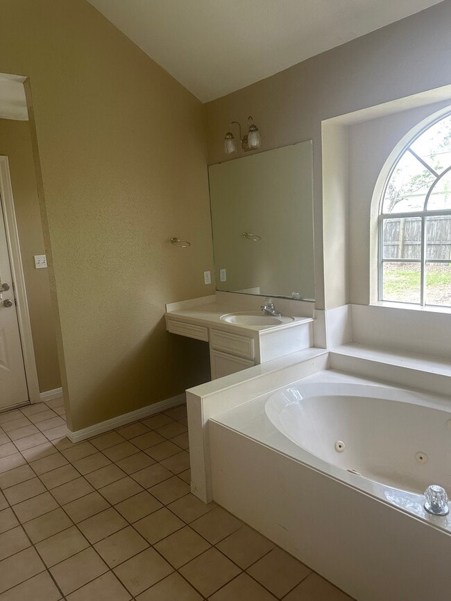 Building Photo - 3645 Innisbrook Dr