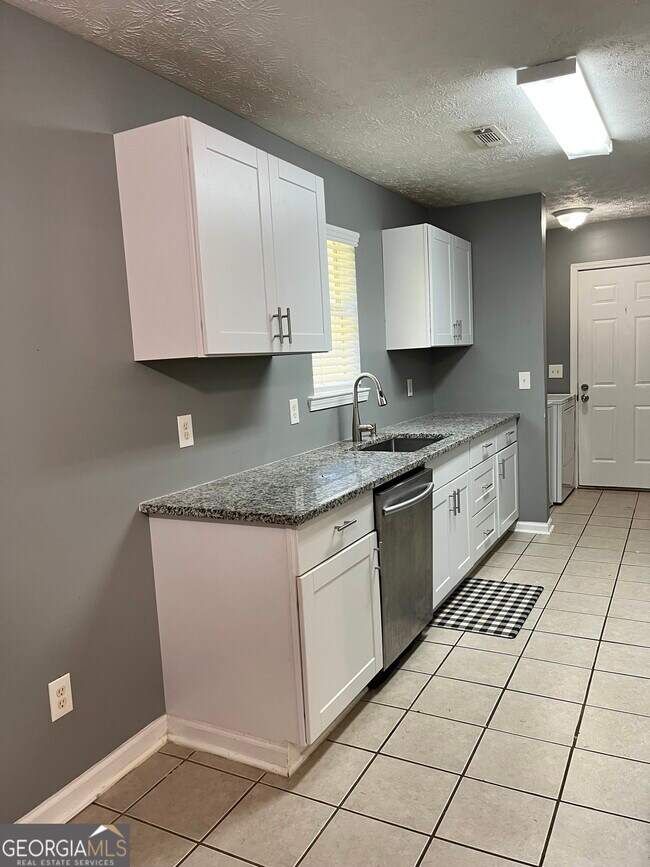 Building Photo - 7098 Hummingbird Ln