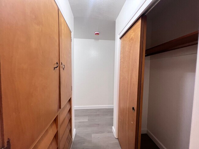 Building Photo - EBS T 37565