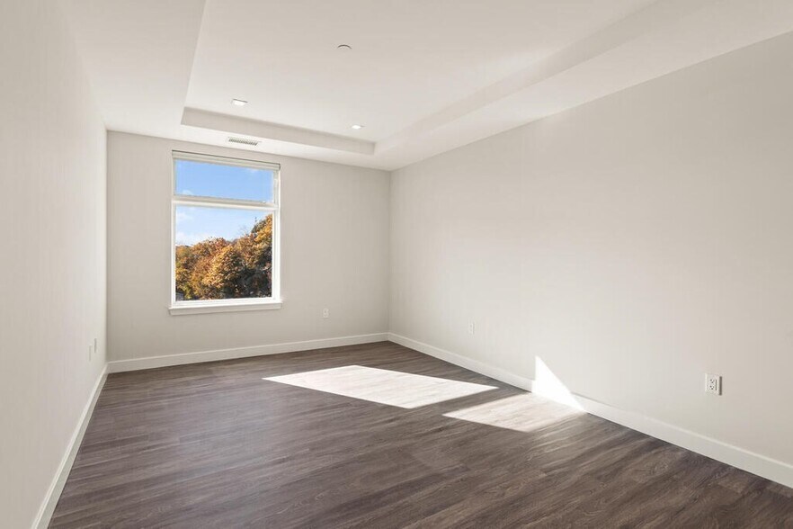 Building Photo - 26 Collins Ave